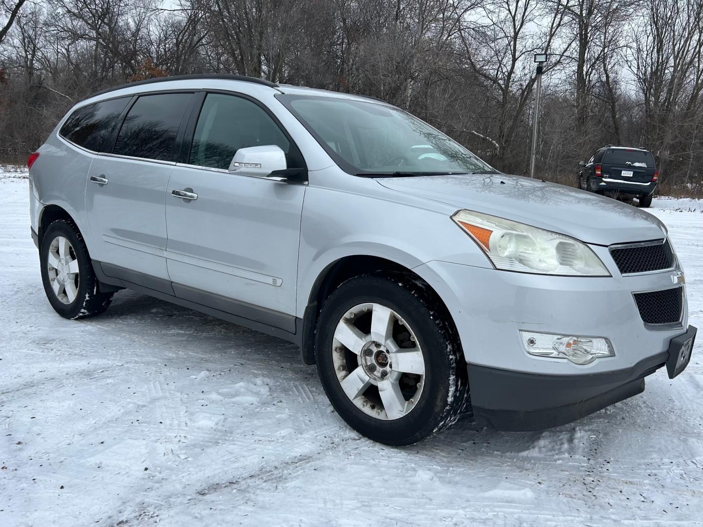 2010 Silver Chevrolet Traverse LT1 AWD (1GNLVFED0AS) with an 3.6L V6 DOHC 24V engine, 6-Speed Automatic transmission, located at 17255 hwy 65 NE, Ham Lake, MN, 55304, 0.000000, 0.000000 - Photo#2